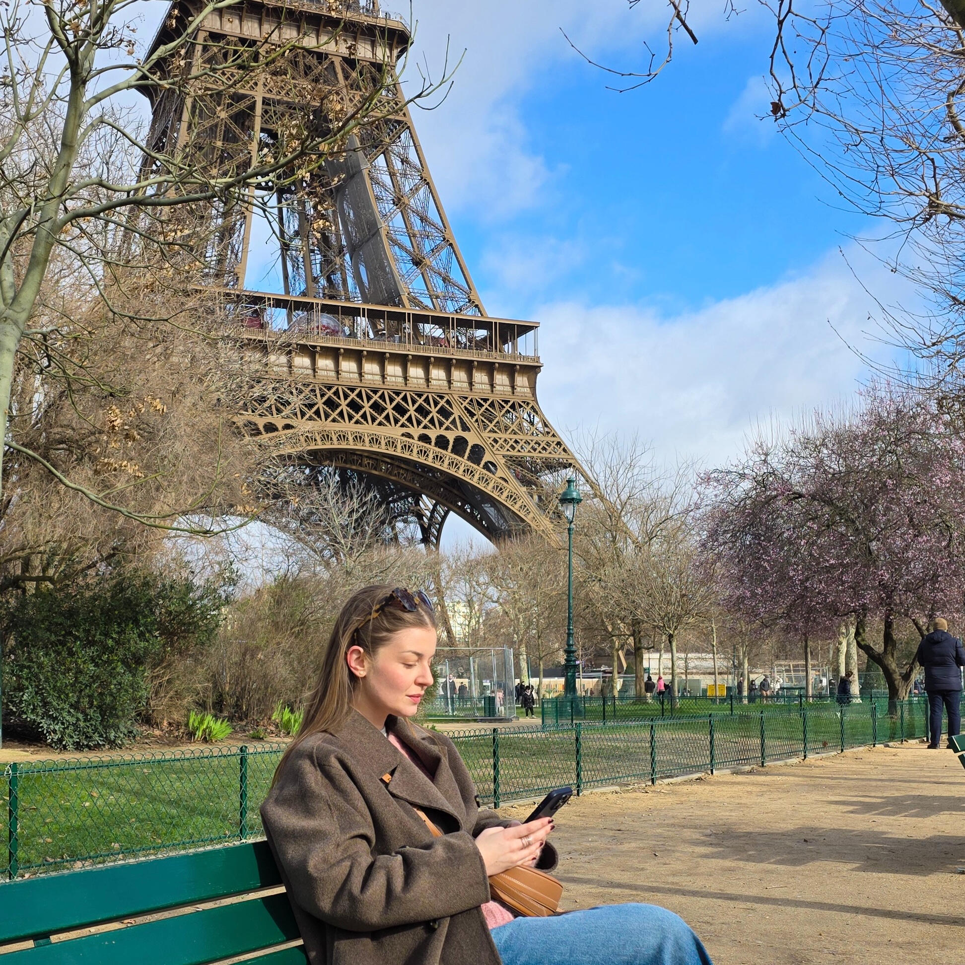 Complete beginner French course with step by step lessons for real-life conversations